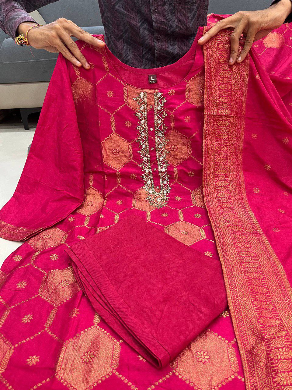 ✨Pure Banarasi Jacquard Suit Set (Top, Pant & Dupatta)💕