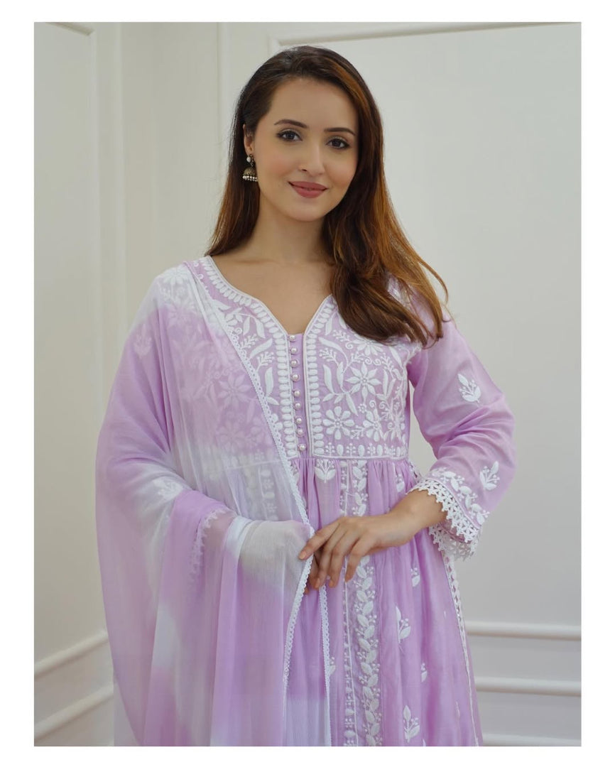 CHIKANKARI REYON COTTON KURTA SET WITH NAZEEN DYE DUPATTA.