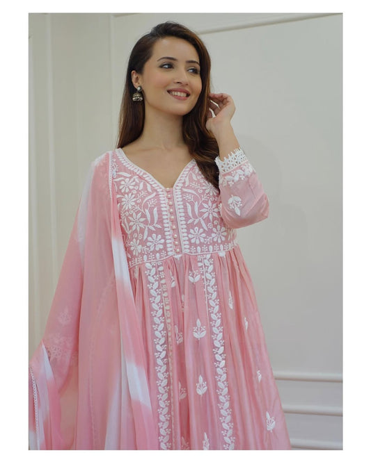CHIKANKARI REYON COTTON KURTA SET WITH NAZEEN DYE DUPATTA.