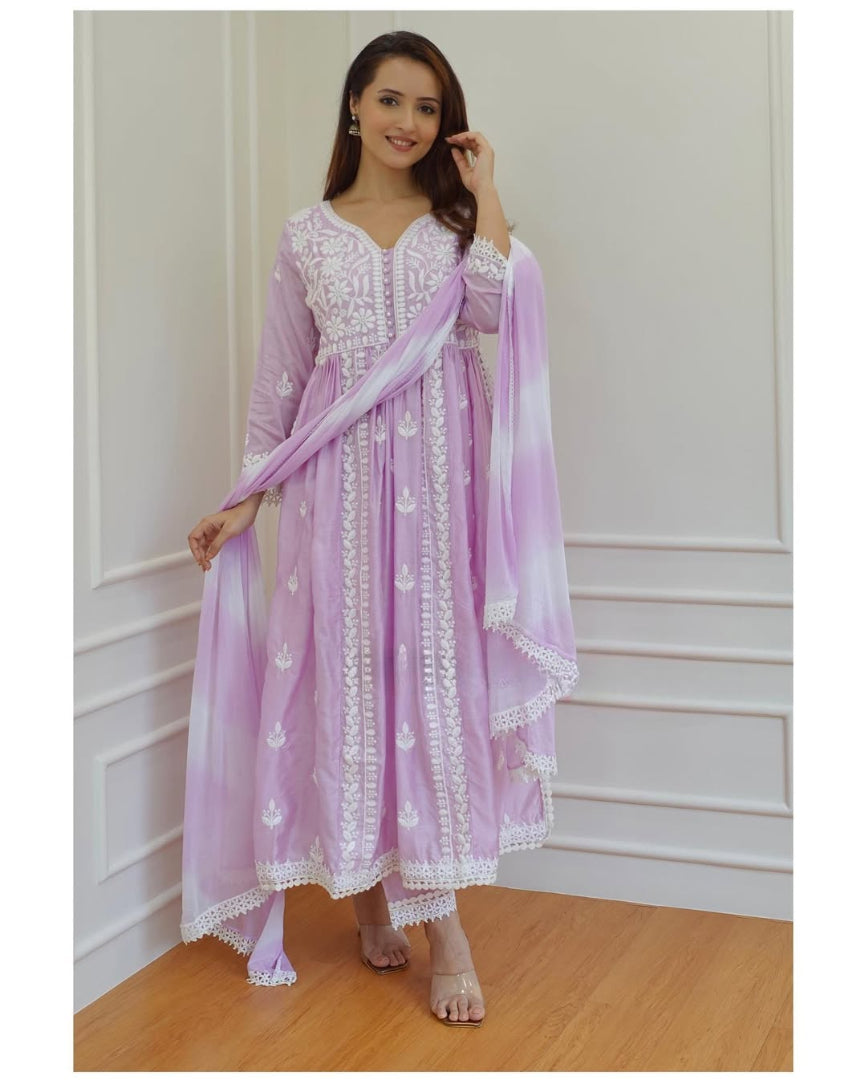 CHIKANKARI REYON COTTON KURTA SET WITH NAZEEN DYE DUPATTA.
