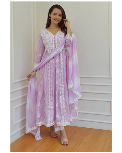CHIKANKARI REYON COTTON KURTA SET WITH NAZEEN DYE DUPATTA.