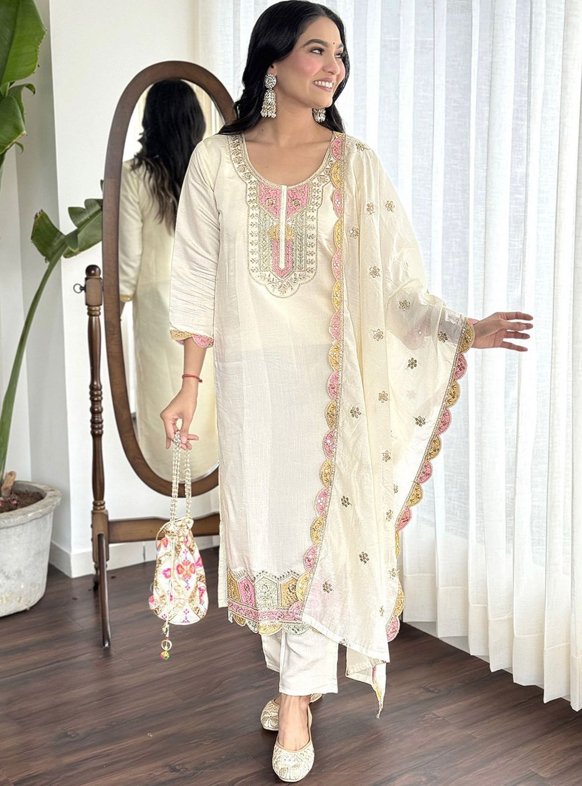 Women Embellished & Embroidery Straight Kurta Set