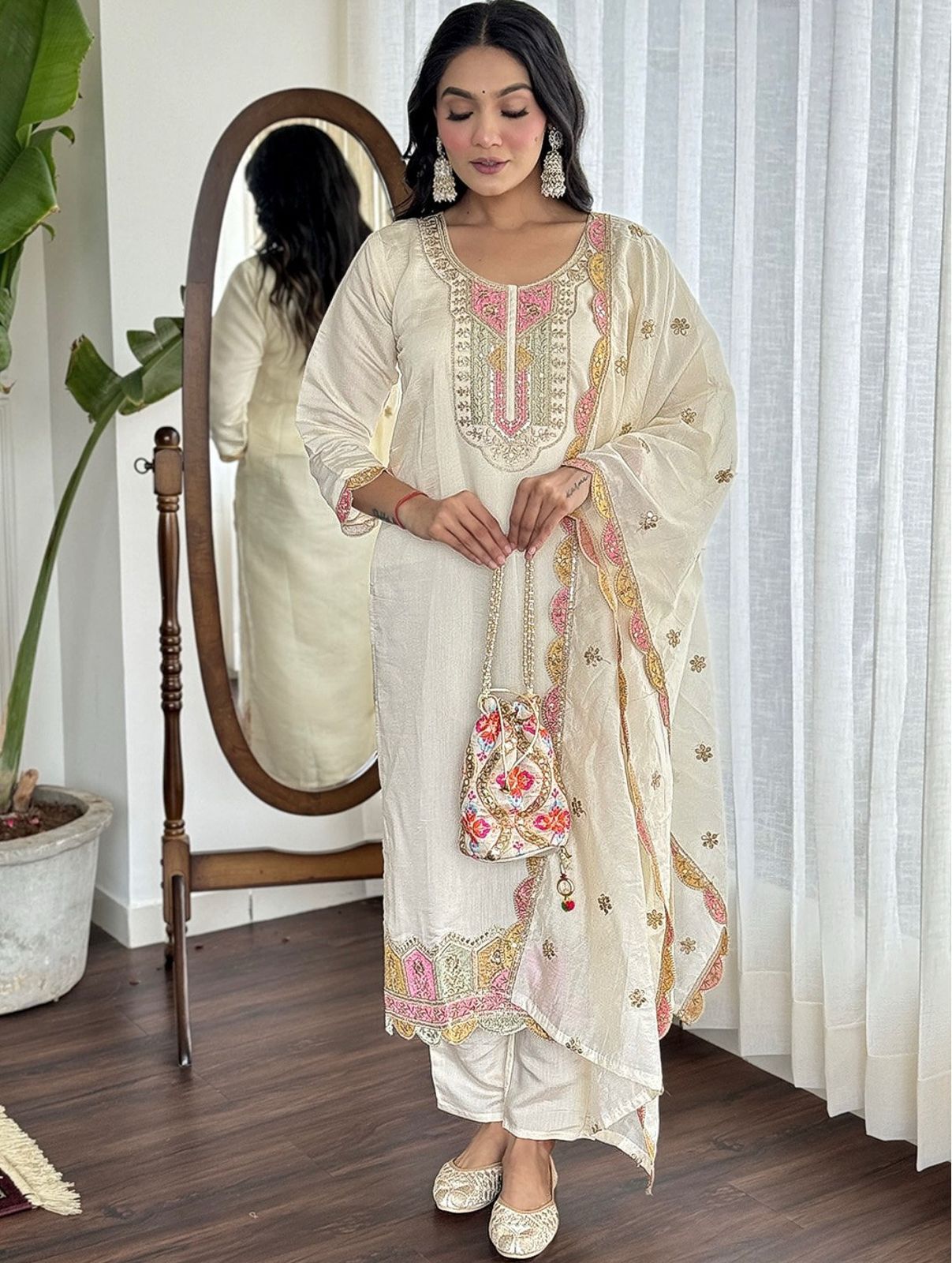 Women Embellished & Embroidery Straight Kurta Set